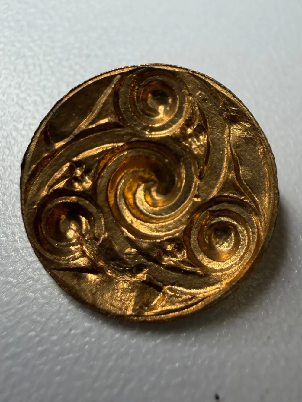 Vintage Round Swirl Medallion Gold Plated Metal Ormolu Ornamental Hardware 1/2
